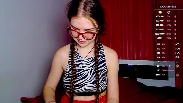 Snapshot of Sarah_HS chatting on 01-15-25, 01:52 Sarah HS online show from 01-15-25, 01:52