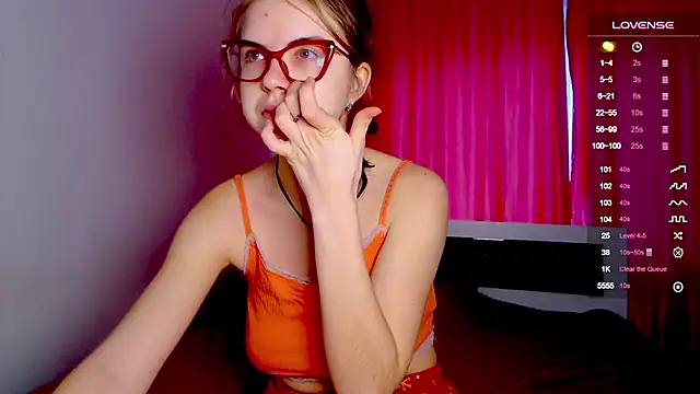 Snapshot of Sarah_HS chatting on 01-16-25, 10:10 Sarah HS online show from 01-16-25, 10:10