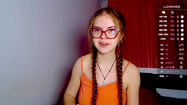 Snapshot of Sarah_HS chatting on 01-16-25, 01:14 Sarah HS online show from 01-16-25, 01:14