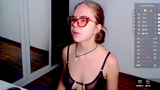 Snapshot of Sarah_HS chatting on 02-07-25, 02:04 Sarah HS online show from 02-07-25, 02:04