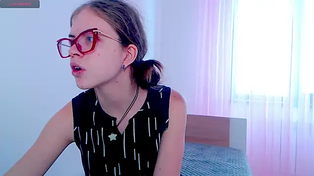 Snapshot of Sarah_HS chatting on 02-28-25, 08:31 Sarah HS online show from 02-28-25, 08:31