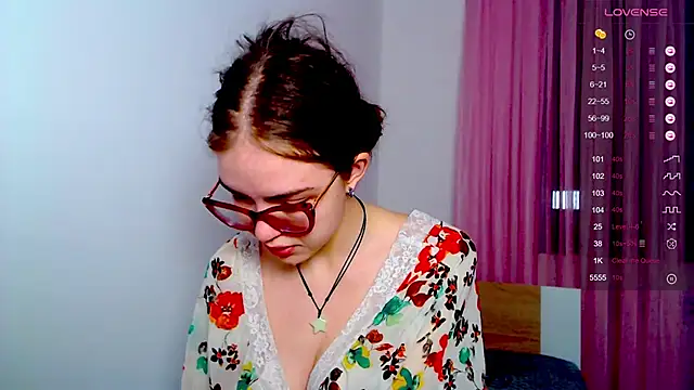 Snapshot of Sarah_HS chatting on 03-04-25, 02:10 Sarah HS online show from 03-04-25, 02:10