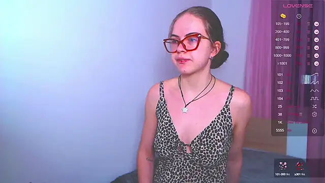 Snapshot of Sarah_HS chatting on 03-13-25, 04:23 Sarah HS online show from 03-13-25, 04:23