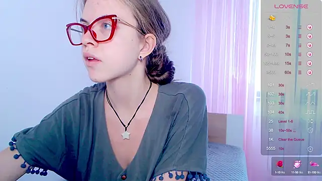 Snapshot of Sarah_HS chatting on 09-10-25, 10:48 Sarah HS online show from 09-10-25, 10:48