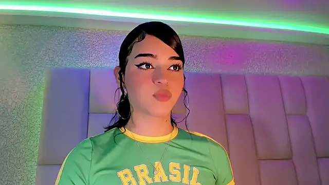 Snapshot of Summer_walkerr chatting on 01-20-25, 03:50 Summer walkerr online show from 01-20-25, 03:50