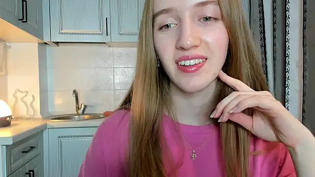 Snapshot of leslie_my_lovee chatting on 10-20-25, 06:30 leslie my lovee online show from 10-20-25, 06:30