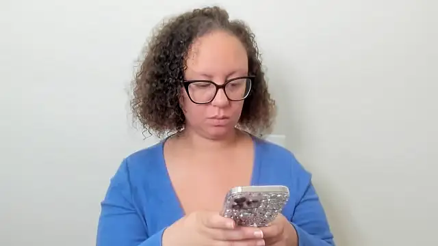 Snapshot of Paisleehaze chatting on 10-03-25, 01:30 Paisleehaze online show from 10-03-25, 01:30