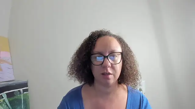 Snapshot of Paisleehaze chatting on 10-12-25, 10:36 Paisleehaze online show from 10-12-25, 10:36