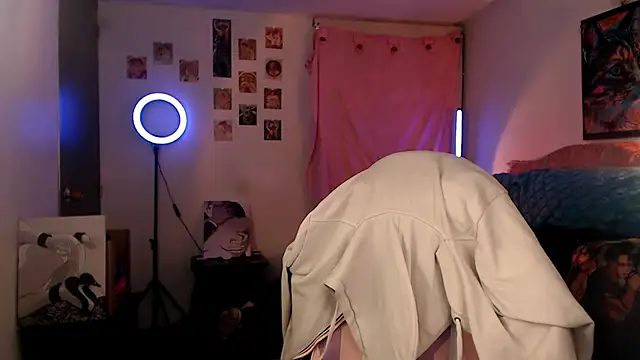 AllyDonfort online show from 04-28-26, 02:27