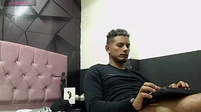 Snapshot of Chris_Dick23 chatting on 12-31-24, 08:15 Chris Dick23 online show from 12-31-24, 08:15