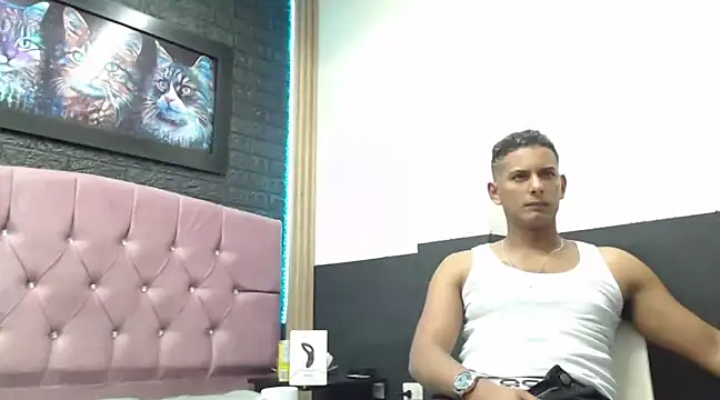 Snapshot of Chris_Dick23 chatting on 01-14-25, 03:32 Chris Dick23 online show from 01-14-25, 03:32