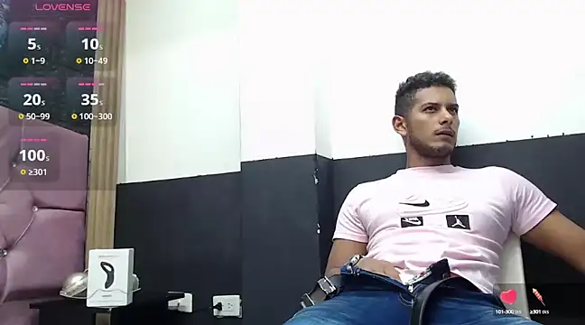 Snapshot of Chris_Dick23 chatting on 01-30-25, 08:43 Chris Dick23 online show from 01-30-25, 08:43