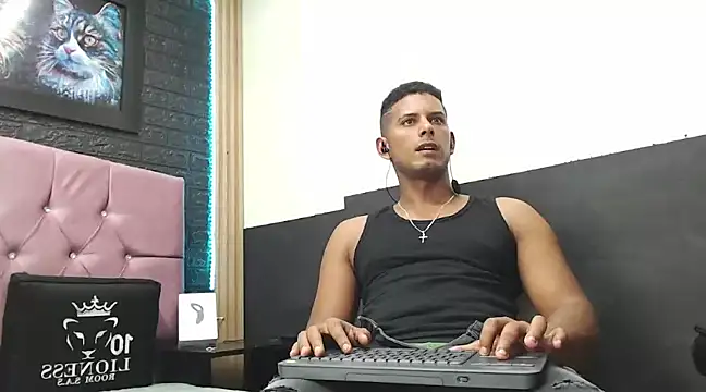 Snapshot of Chris_Dick23 chatting on 03-01-25, 04:47 Chris Dick23 online show from 03-01-25, 04:47