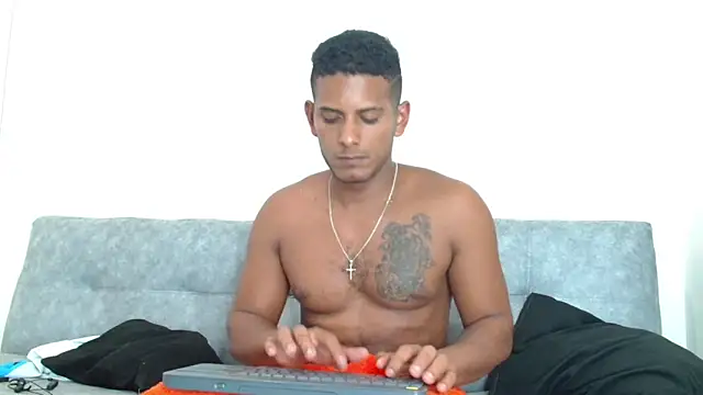 Snapshot of Chris_Dick23 chatting on 03-03-25, 06:15 Chris Dick23 online show from 03-03-25, 06:15