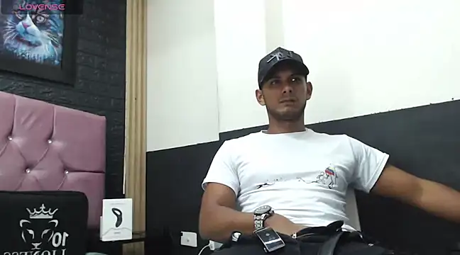 Snapshot of Chris_Dick23 chatting on 03-07-25, 03:19 Chris Dick23 online show from 03-07-25, 03:19