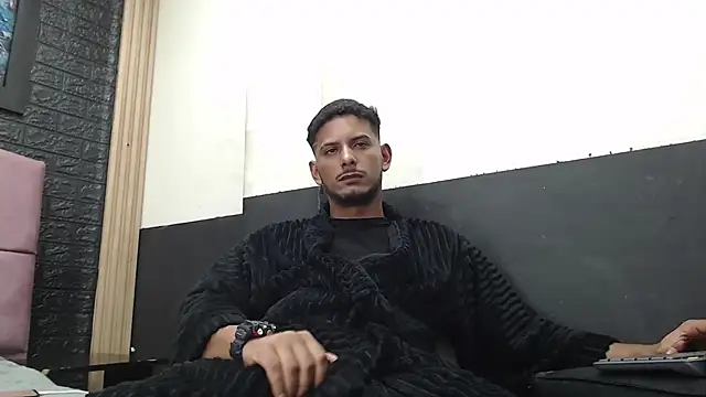 Snapshot of Chris_Dick23 chatting on 10-11-25, 04:01 Chris Dick23 online show from 10-11-25, 04:01