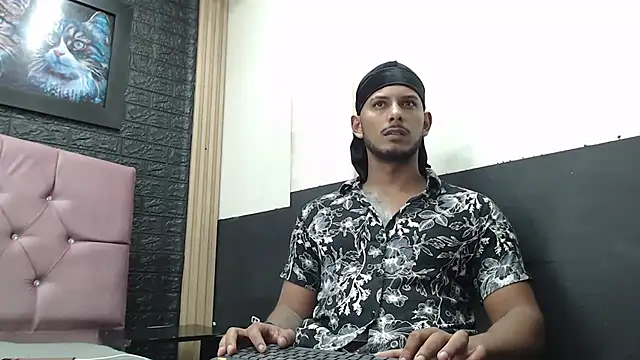 Snapshot of Chris_Dick23 chatting on 10-17-25, 04:37 Chris Dick23 online show from 10-17-25, 04:37