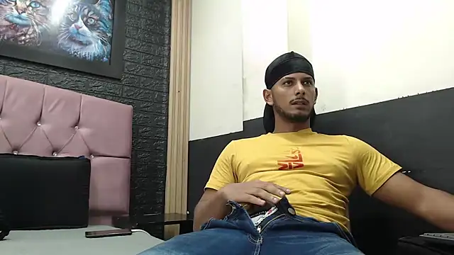 Snapshot of Chris_Dick23 chatting on 10-18-25, 04:37 Chris Dick23 online show from 10-18-25, 04:37