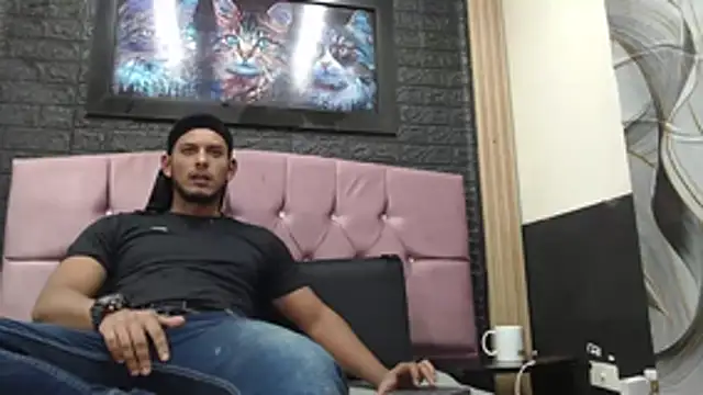 Snapshot of Chris_Dick23 chatting on 11-11-25, 04:01 Chris Dick23 online show from 11-11-25, 04:01