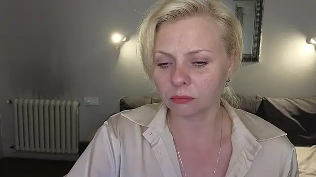 Snapshot of Gray_swann chatting on 03-17-25, 08:30 Gray swann online show from 03-17-25, 08:30