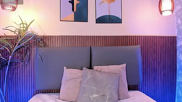 NicolleeEvanss online show from 09-19-25, 12:06