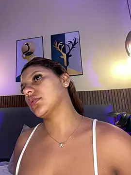 NicolleeEvanss online show from 06-15-26, 10:50