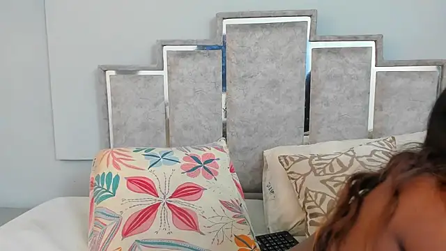 GabyyJones online show from 03-10-25, 11:42