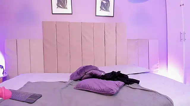 April bowie online show from 02-24-25, 06:26