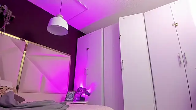 April bowie online show from 09-30-25, 12:21