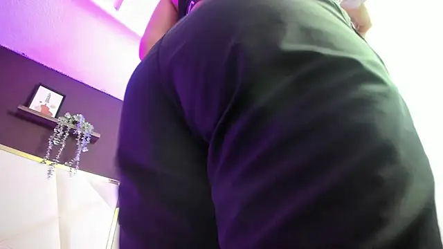 April bowie online show from 10-21-25, 11:00