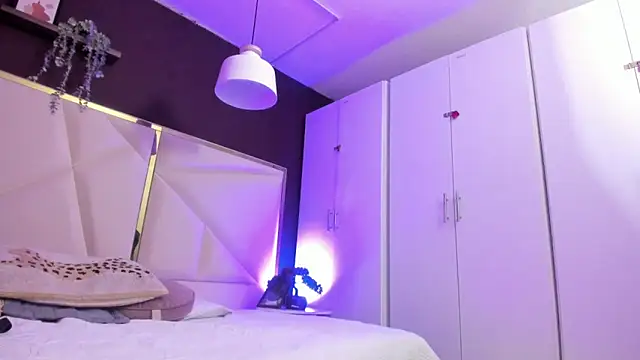 April bowie online show from 10-28-25, 11:14