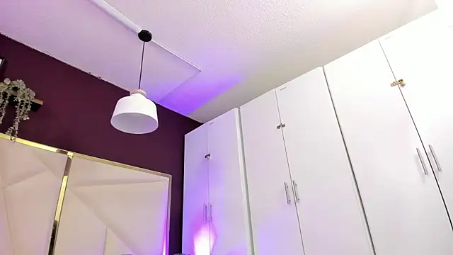 April bowie online show from 11-05-25, 11:10