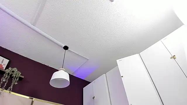 April bowie online show from 11-06-25, 11:22