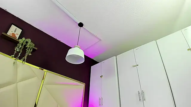 April bowie online show from 11-15-25, 11:07