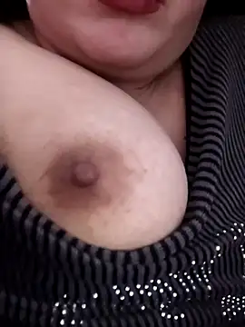 Snapshot of carmelasexy chatting on 03-28-26, 12:43 carmelasexy online show from 03-28-26, 12:43