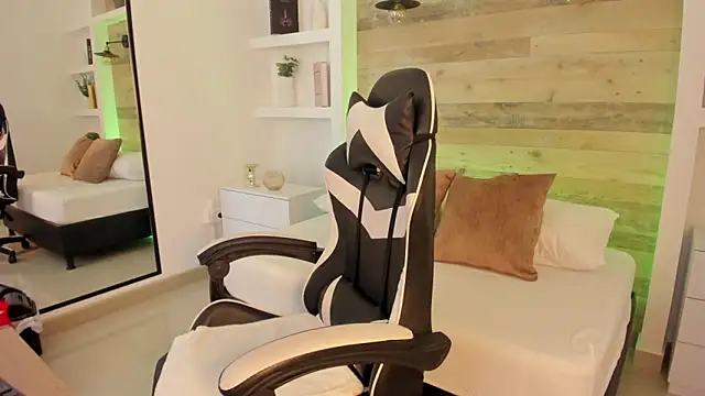 candy summer28 online show from 12-22-25, 07:22