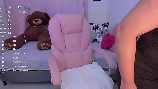  Arianna08  online show from 10-04-25, 06:44