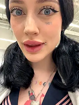 Melissa crazy online show from 10-31-25, 03:46