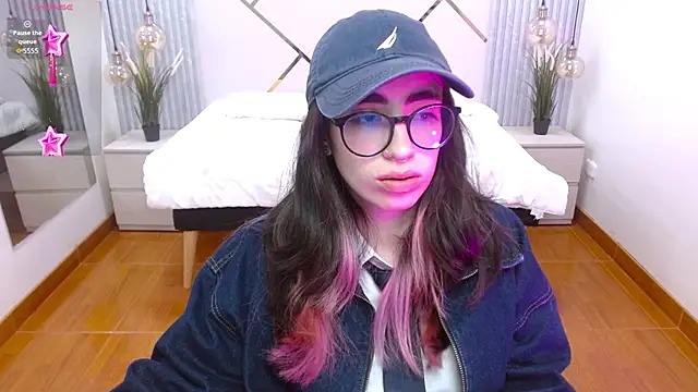 Snapshot of LenaRoses chatting on 11-08-25, 01:22 LenaRoses online show from 11-08-25, 01:22