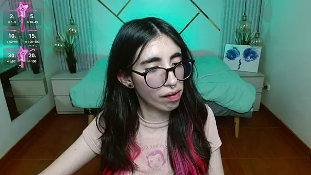 Snapshot of LenaRoses chatting on 02-18-26, 08:27 LenaRoses online show from 02-18-26, 08:27