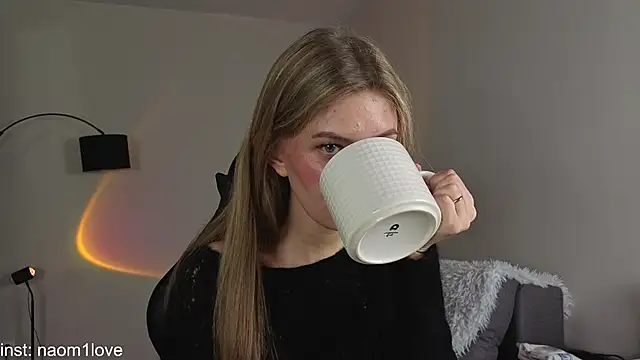 Snapshot of Naomi_Girly chatting on 09-16-25, 04:24 Naomi Girly online show from 09-16-25, 04:24