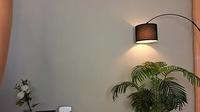 Snapshot of Naomi_Girly chatting on 10-04-25, 04:10 Naomi Girly online show from 10-04-25, 04:10