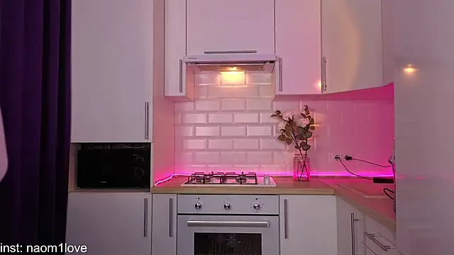 Snapshot of Naomi_Girly chatting on 10-08-25, 04:10 Naomi Girly online show from 10-08-25, 04:10