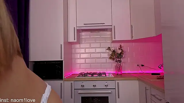 Snapshot of Naomi_Girly chatting on 10-13-25, 03:01 Naomi Girly online show from 10-13-25, 03:01