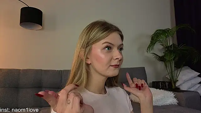 Snapshot of Naomi_Girly chatting on 10-20-25, 02:06 Naomi Girly online show from 10-20-25, 02:06