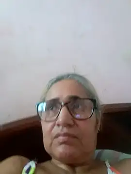  candi online show from 11-06-25, 03:24