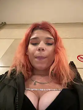 Snapshot of RiriRoseey chatting on 01-11-25, 12:18 RiriRoseey online show from 01-11-25, 12:18
