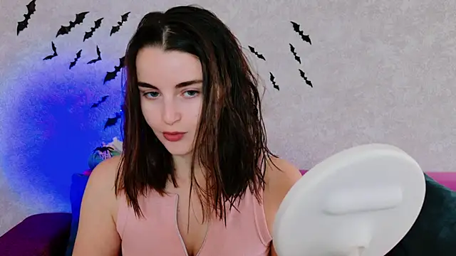 Miss Arwen online show from 10-27-25, 03:32