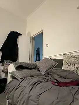 Snapshot of Shyboy817 chatting on 12-15-25, 04:55 Shyboy817 online show from 12-15-25, 04:55