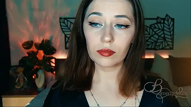 MissBeverlyMills online show from 01-17-25, 07:27